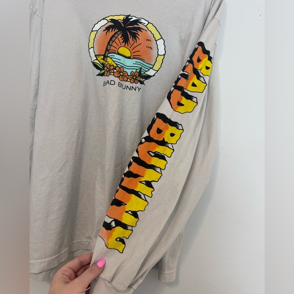 Official Bad bunny 2022 tour long sleeve t shirt size large un verano sin ti - Picture 3 of 7